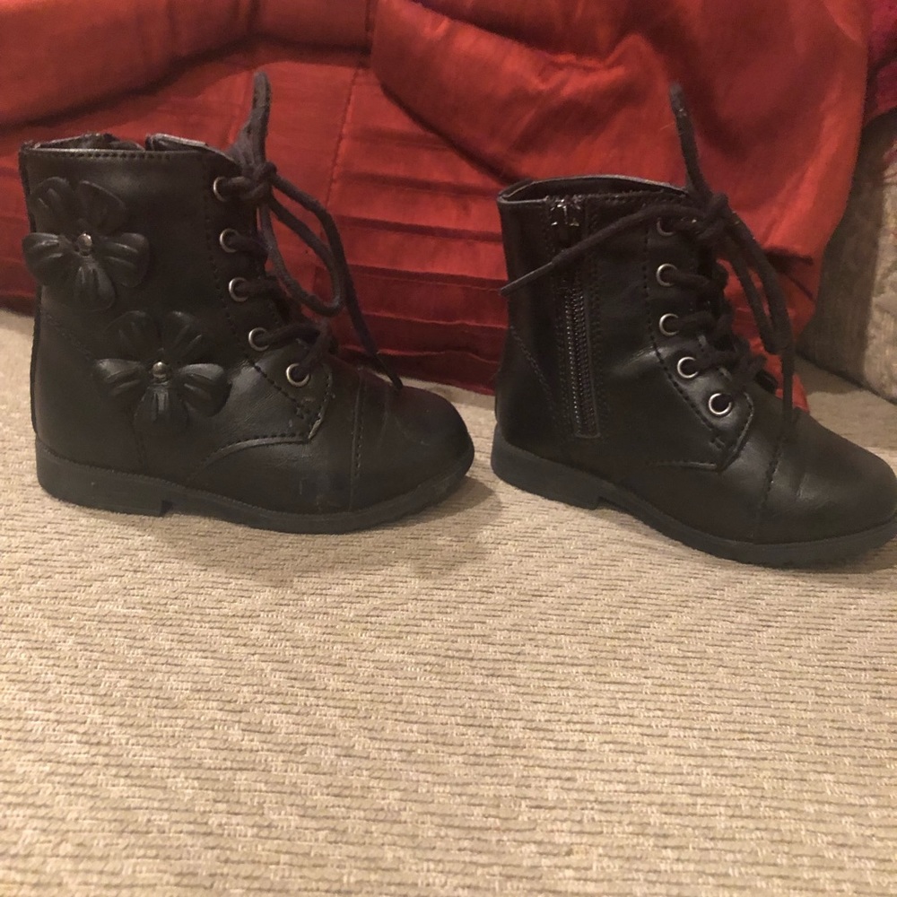 Girl’s fashion combat boot